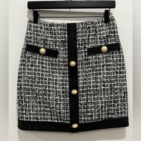 Like New GUESS Gaia Tweed Skirt with Buttons - Picture 2 of 9